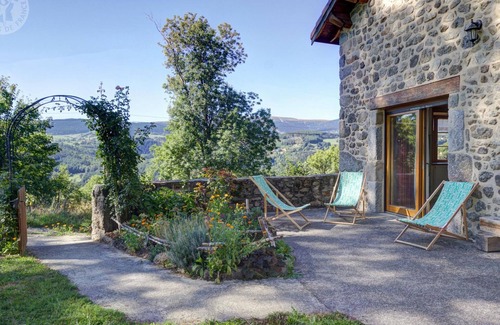 Chalmazel-Jeansagniere Cottage | Comfortable cottage with sauna, fireplace, garden, near ski resort