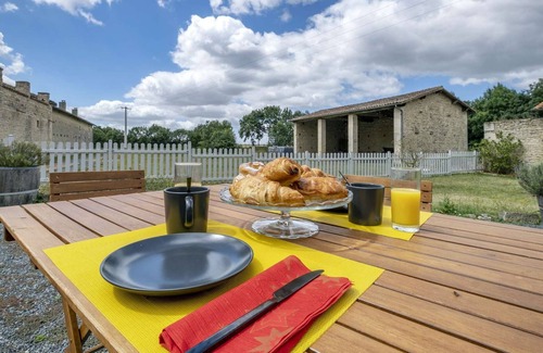 Brulain Cottage | Comfortable cottage in the heart of Poitou-Charentes close to Niort