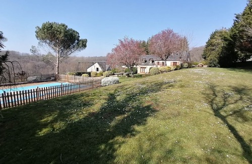 Donzenac House | Comfortable country house (linen/internet/air conditioning) 5 minutes from the A20 motorway