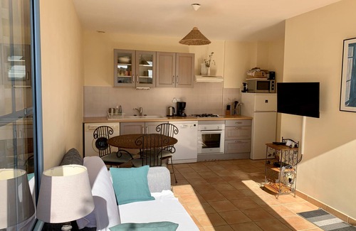 Calviac-en-Perigord Cottage | Comfortable cottage in a wooded area by the pool near Sarlat