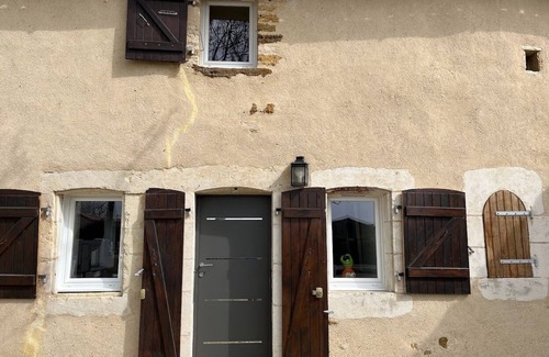 La Chapelle-Themer House | Comfortable gîte + heated pool all year round-Book at O'gite85