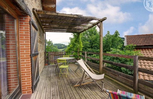 Saint-Romain-d'Urfe Cottage | Comfortable Cottage with Private Terrace - Free Wifi