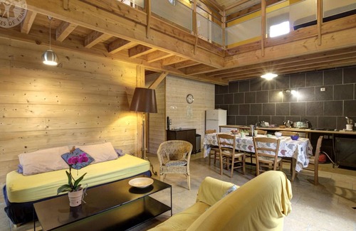 Saint-Romain-d'Urfe Cottage | Comfortable cottages for 10 ppl with garden, terrace, and modern amenities