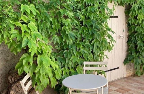 Savigny-les-Beaune Apartment | Comfortable apartment in the heart of a wine village, facing the château