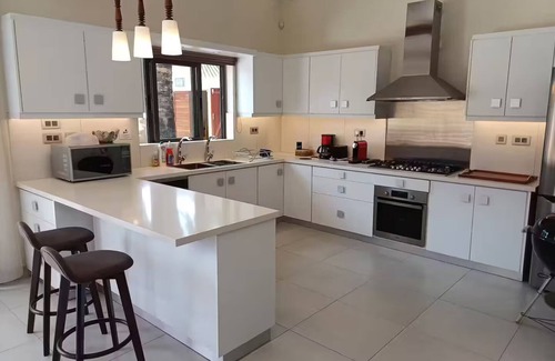Calodyne House | Comfortable guest house with garden and pool
