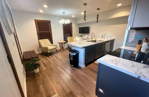Cedar Rapids House | Comfortable Home in the Heart of Historic NewBo near Downtown - King Bed!