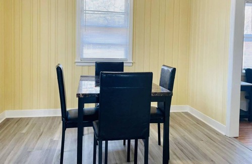 Graham House | Comfortable Home in Graham