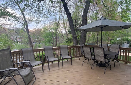 Taylor Run House | Comfortable home in Alexandria, walkable to Old Town/Metro, close to DC