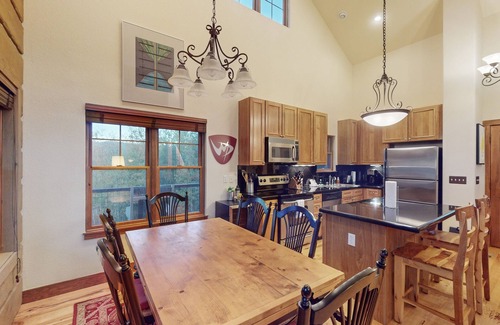Rendezvous House | Comfortable home with gas fireplace, full kitchen, W/D & great views