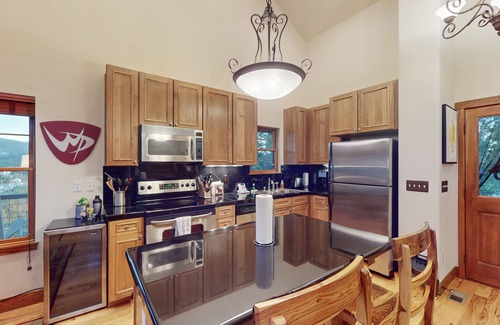 Rendezvous House | Comfortable home with gas fireplace, full kitchen, W/D & great views