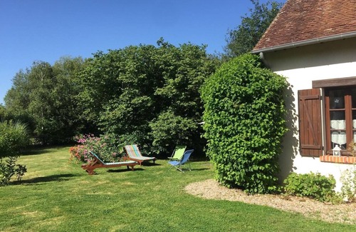 Langon House | Comfortable house with park and swimming pool, ideal for families or just relaxing.