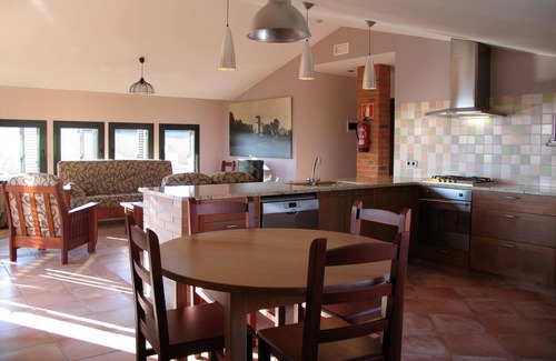 Fontcoberta Cottage | Comfortable house near Banyoles. Spacious space with barbecue and private pool.