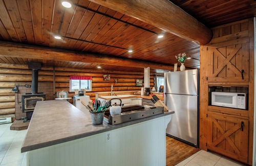 Beach Cabin | Comfortable Hunting Lodge near Medora, ND Sleeps 6 to 8