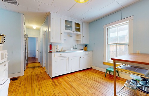 Weston House | Comfortable in-town house, dog-friendly, river view, w/d, TV w/Roku, wifi,