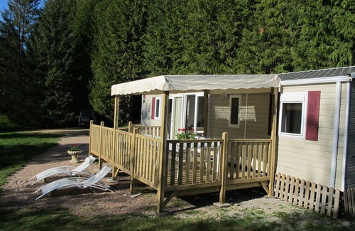 Moux-en-Morvan House | Comfortable mobile home with terrace on the edge of fishing ponds; small boat.