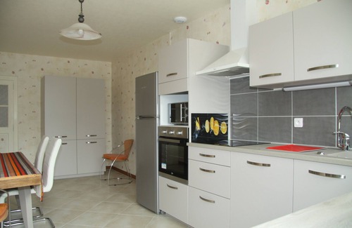 Boulleret House | Comfortable renovated family home on wooded grounds & private parking