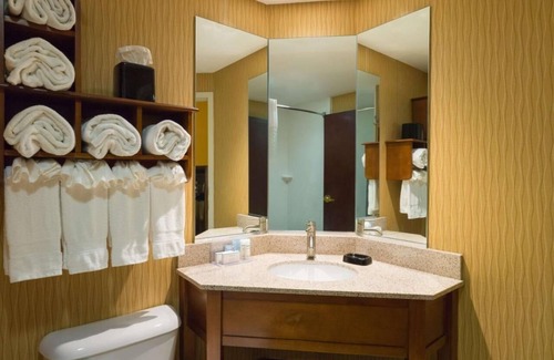 Carlisle Hotel | Comfortable Room Near I-76 with Free Breakfast – Perfect for Leisure and Work