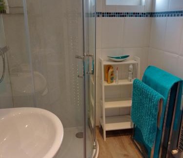 Longcroft House | Comfortable room with en suite