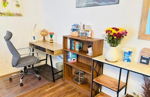 Brossard Apartment | Comfortable spacious house with parking