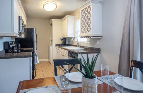 Oxford Condo | Comfortable & spacious-Walk to Fraternity Row!