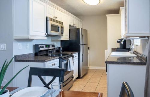 Oxford Condo | Comfortable & spacious-Walk to Fraternity Row!