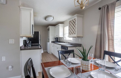 Oxford Condo | Comfortable & spacious-Walk to Fraternity Row!