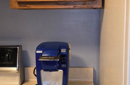 Niagara Falls House | Comfortable Stay Near Niagara Falls, Airport & Shopping Outlets