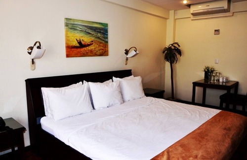 Hospital Hotel | Comfortable Standard King Room