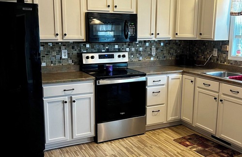 Christiansburg House | Comfortable stay for your family, friends and/or groups of 8 people.