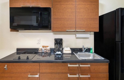 Soncy Hotel | Comfortable Stay with Free Parking – Walk to Shops, Restaurants & Entertainment