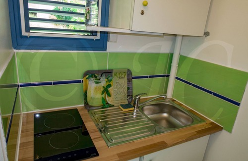 Sainte-Anne Apartment | Comfortable studio with garden access 150 m from Caritan beach