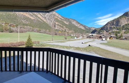 Jausiers Apartment | Comfortable T2 with balcony and parking in Jausiers
