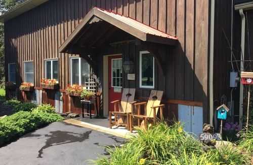 Orchard Park House | Comfortable welcoming retreat 1 mile from Highmark Stadium.