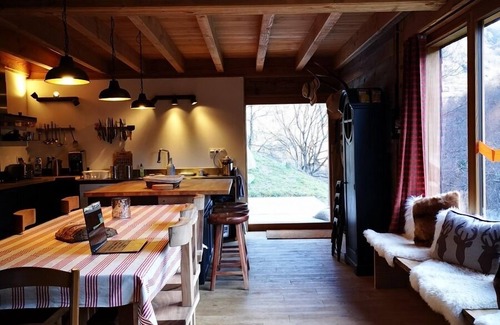 Melles Ski Chalet | Comfortable wooden chalet in the heart of nature