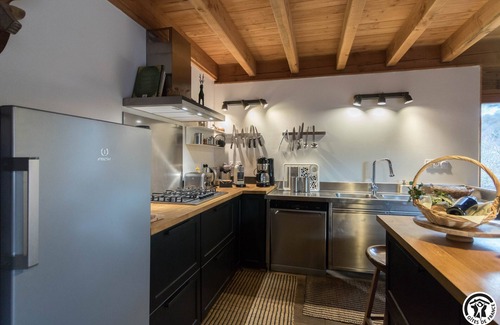 Melles Ski Chalet | Comfortable wooden chalet in the heart of nature