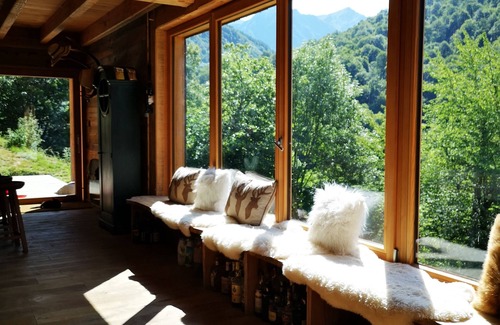 Melles Ski Chalet | Comfortable wooden chalet in the heart of nature