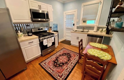 Greater Belhaven Apartment | Comfy 1 BR unit across from Belhaven Town Center