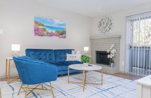 Barton Hills Apartment | Comfy 1BR in SoLa 5 Minutes to Downtown with Free Parking