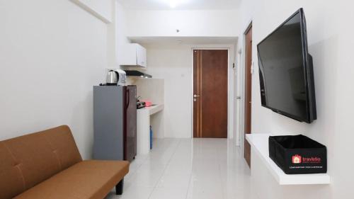Surabaya Apartment | Comfy 2BR Apartment at Puncak Kertajaya Surabaya near ITS By Travelio