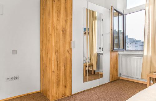 Brigittenau Apartment | Comfy 2BR Apt WIFI & TV Next to Millenium Tower