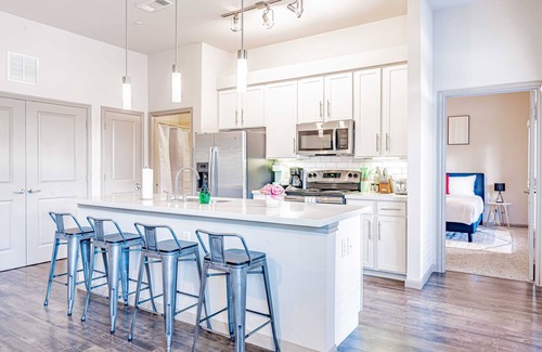 Pleasant Valley Apartment | Comfy 2BR king suite, fast WiFi, 8 min to Downtown