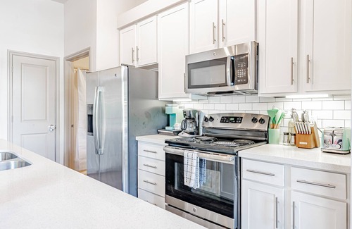 Pleasant Valley Apartment | Comfy 2BR king suite, fast WiFi, 8 min to Downtown