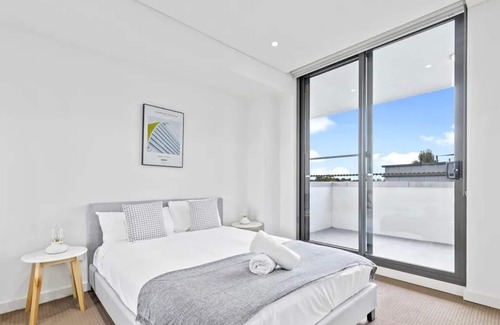 Homebush Apartment | Comfy 3 Bed Apt at Homebush | MHS