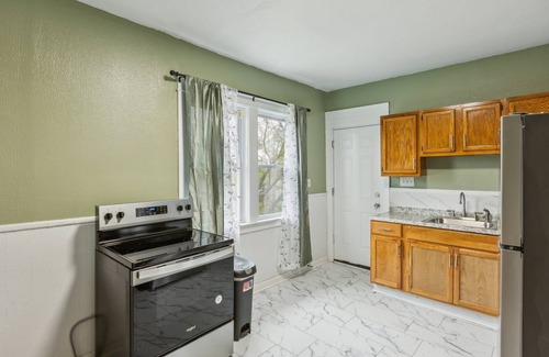 Downtown Niagara Falls Apartment | Comfy 3br Flat Close To The Falls 3 Bedroom Apts