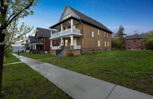 Downtown Niagara Falls Apartment | Comfy 3br Flat Close To The Falls 3 Bedroom Apts