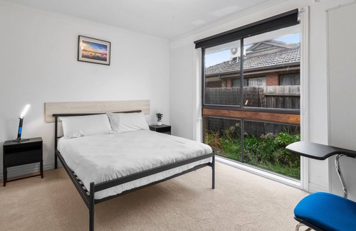 Tullamarine House | Comfy 4-Bed Home with a Generous Garden