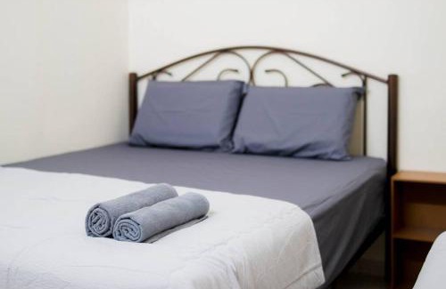 Asam Kumbang House | Comfy 4BR Terrace House Homestay with Netflix and Games