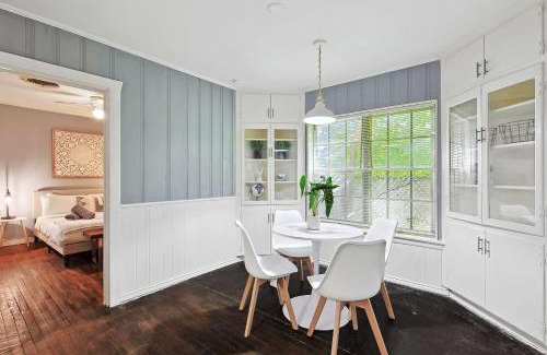 Fort Worth House | Comfy and Modern Holiday Lofts in FW