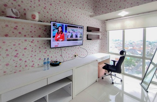 Siwalankerto Apartment | Comfy and Warm Studio at The Square Surabaya Apartment