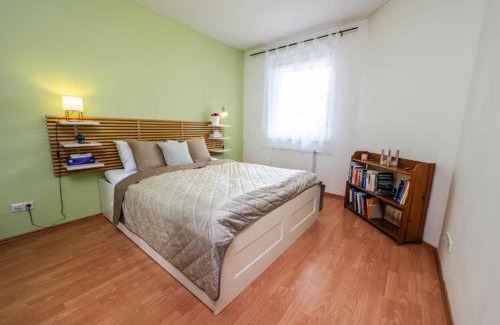 Istvanmezo Apartment | Comfy apartment at Puskas Stadion with balcony